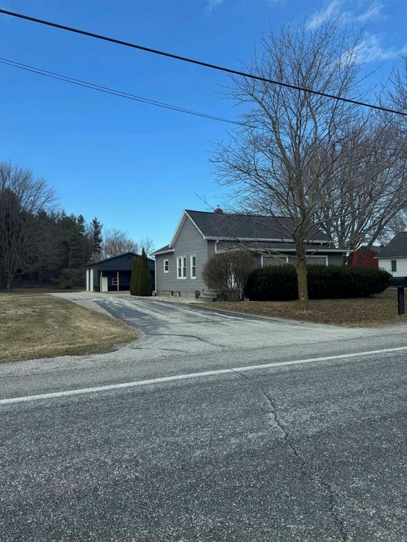 1121 W Midland Road, Bay City, MI 48706