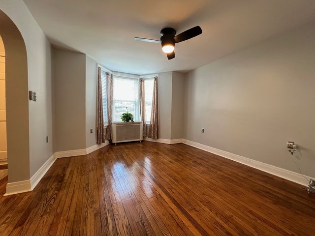 2335 W Barry Avenue 1, Chicago, IL 60618