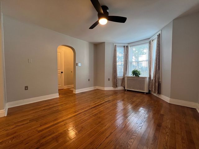 2335 W Barry Avenue 1, Chicago, IL 60618