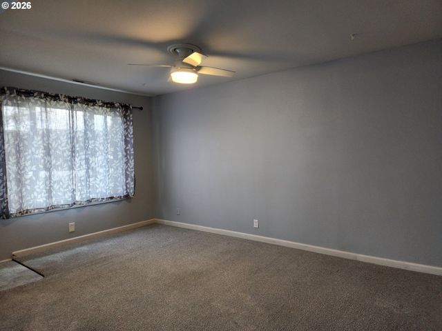 208 S SWIEGLE Ave, Molalla, OR 97038