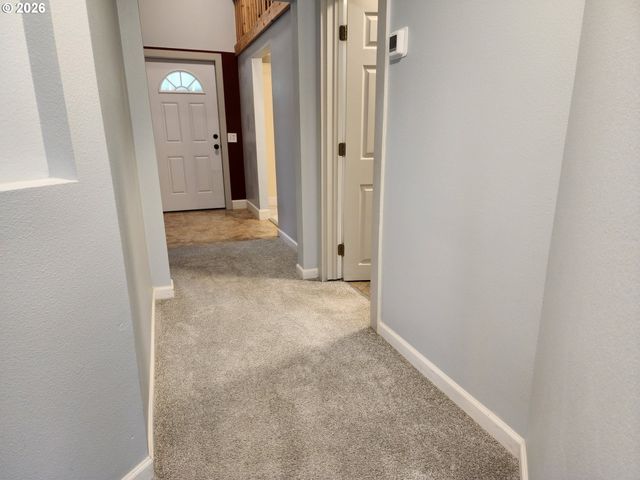 208 S SWIEGLE Ave, Molalla, OR 97038