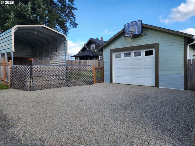 208 S SWIEGLE Ave, Molalla, OR 97038