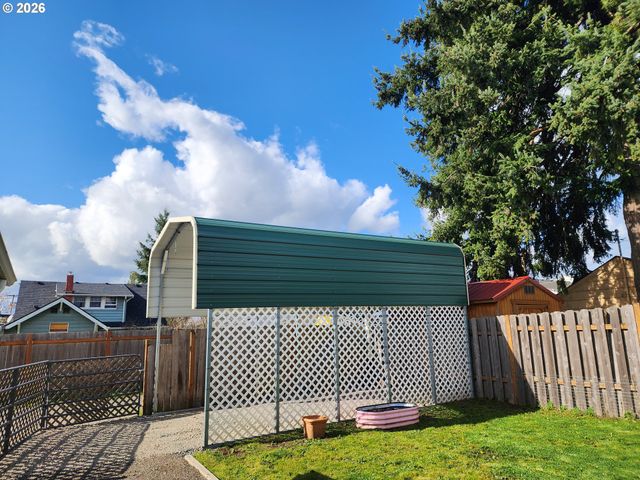 208 S SWIEGLE Ave, Molalla, OR 97038