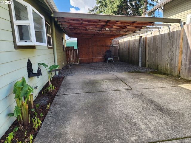 208 S SWIEGLE Ave, Molalla, OR 97038