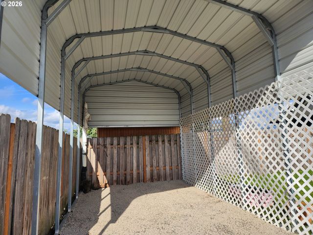 208 S SWIEGLE Ave, Molalla, OR 97038