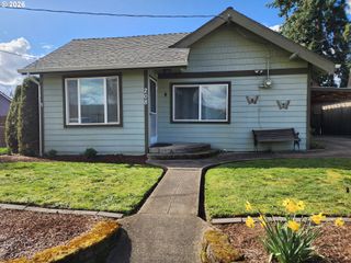 208 S SWIEGLE Ave, Molalla, OR 97038
