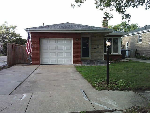 2918 W 99th Place, Evergreen Park, IL 60805