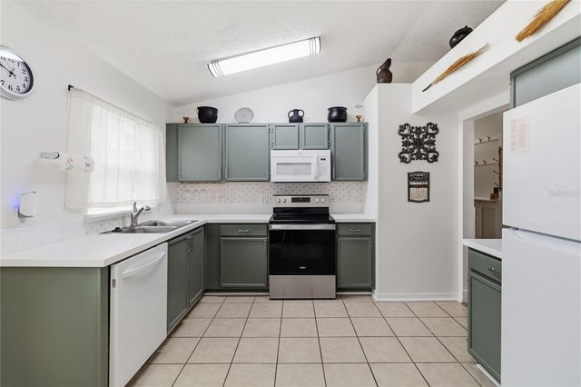 829 CLEAR CREEK CIRCLE, Clermont, FL 34714