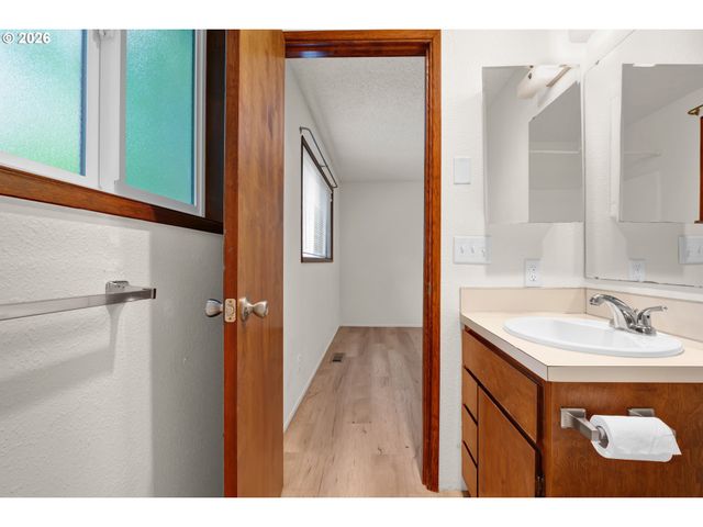 4017 DILLARD Rd, Eugene, OR 97405