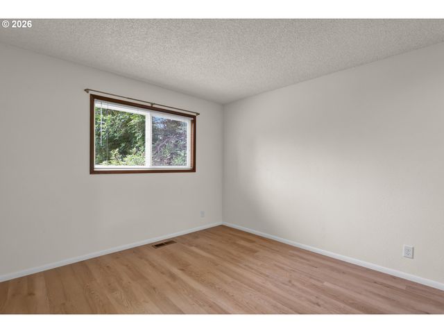 4017 DILLARD Rd, Eugene, OR 97405