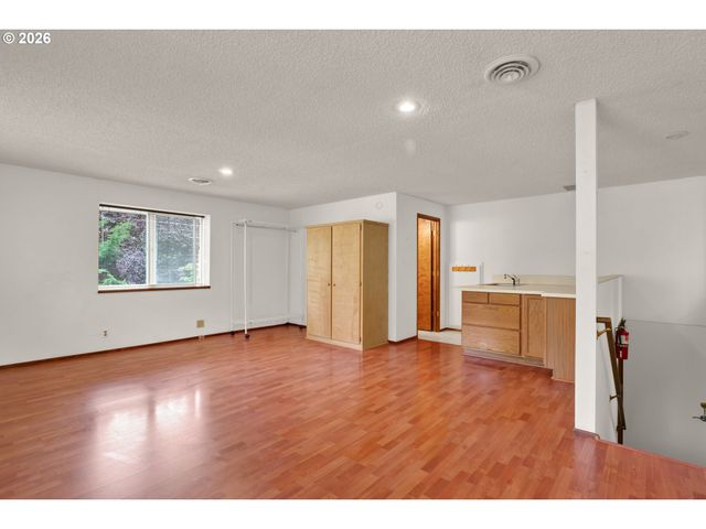 4017 DILLARD Rd, Eugene, OR 97405