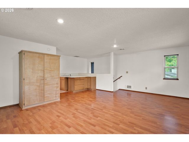 4017 DILLARD Rd, Eugene, OR 97405