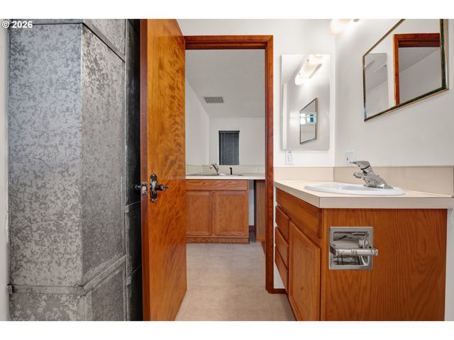 4017 DILLARD Rd, Eugene, OR 97405