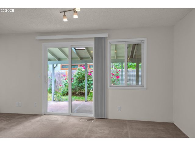 4017 DILLARD Rd, Eugene, OR 97405