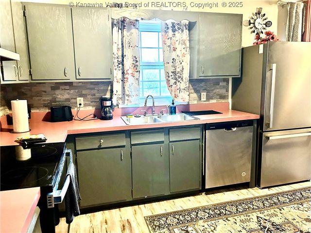 729 Daverton Road, Charleston, WV 25303