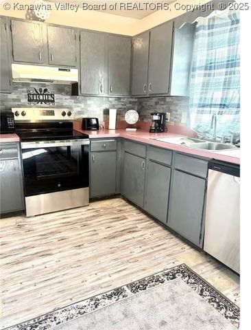 729 Daverton Road, Charleston, WV 25303