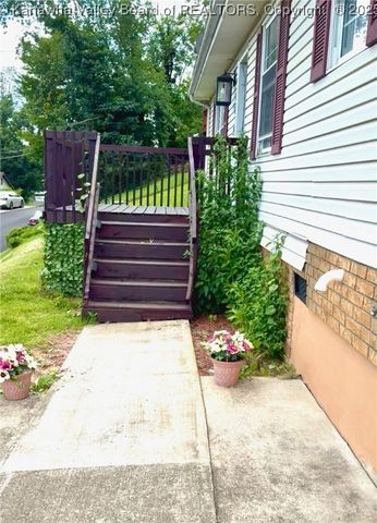 729 Daverton Road, Charleston, WV 25303