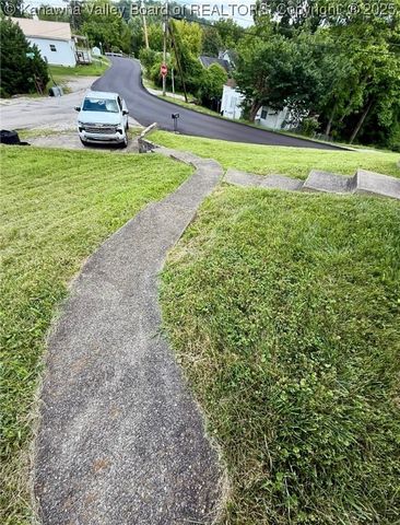 729 Daverton Road, Charleston, WV 25303