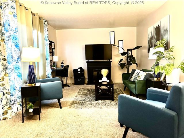 729 Daverton Road, Charleston, WV 25303