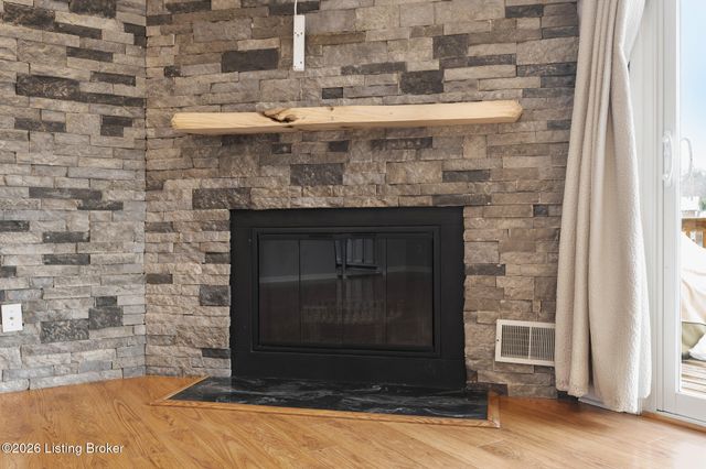 6400 Marina Dr, Prospect, KY 40059