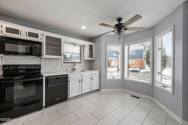 6400 Marina Dr, Prospect, KY 40059