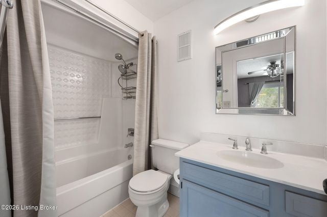 6400 Marina Dr, Prospect, KY 40059