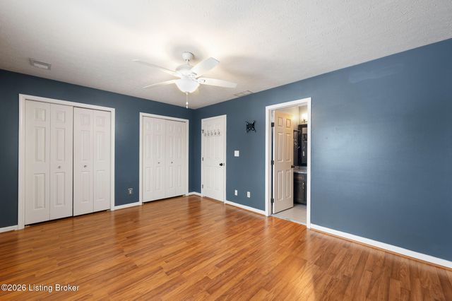 6400 Marina Dr, Prospect, KY 40059