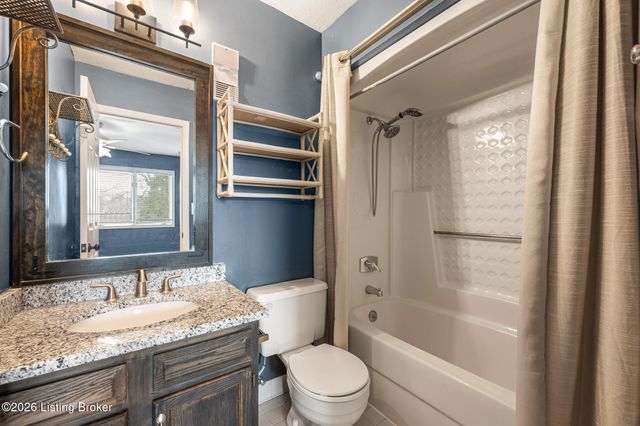 6400 Marina Dr, Prospect, KY 40059