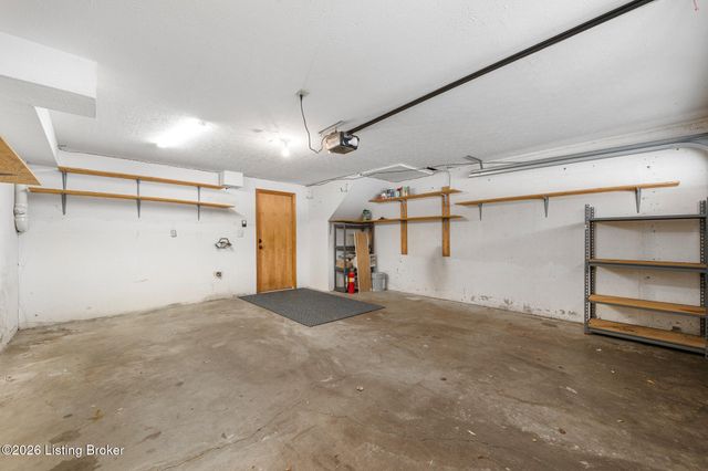 6400 Marina Dr, Prospect, KY 40059