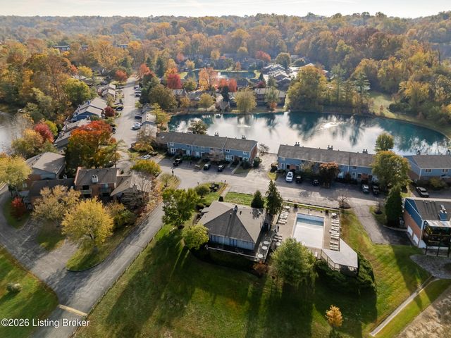 6400 Marina Dr, Prospect, KY 40059