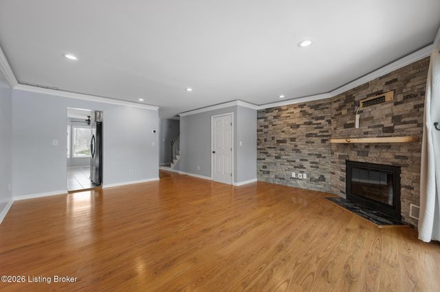 6400 Marina Dr, Prospect, KY 40059