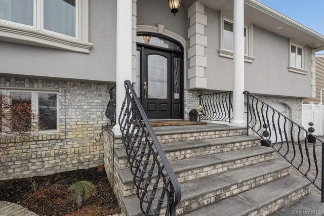 187 Massapequa Avenue, Massapequa, NY 11758