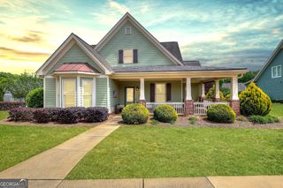 125 Hawthorn Way, Hoschton, GA 30548