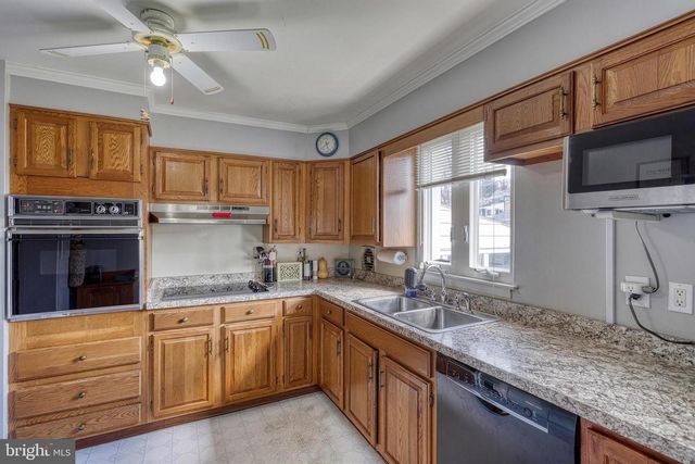 2420 AUBURN RD, York, PA 17402