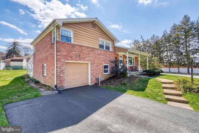 2420 AUBURN RD, York, PA 17402