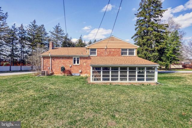 2420 AUBURN RD, York, PA 17402