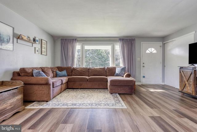 2420 AUBURN RD, York, PA 17402