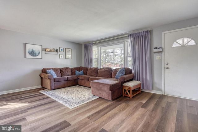 2420 AUBURN RD, York, PA 17402