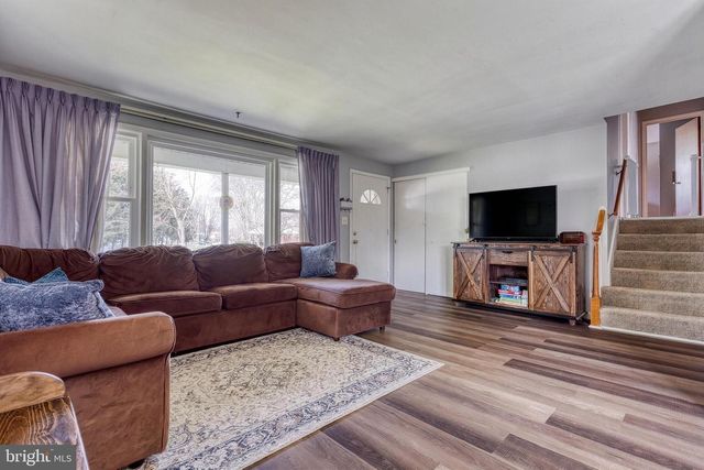 2420 AUBURN RD, York, PA 17402