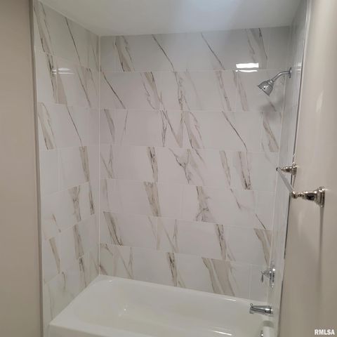 725 E SPRUCE Street, Springfield, IL 62703