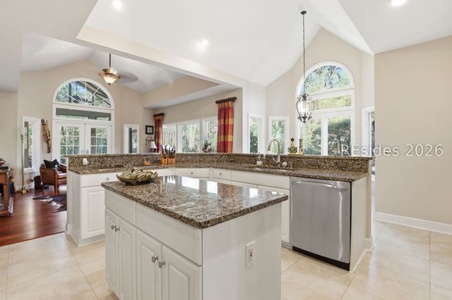 10 Stonegate Ct, Hilton Head Island, SC 29926