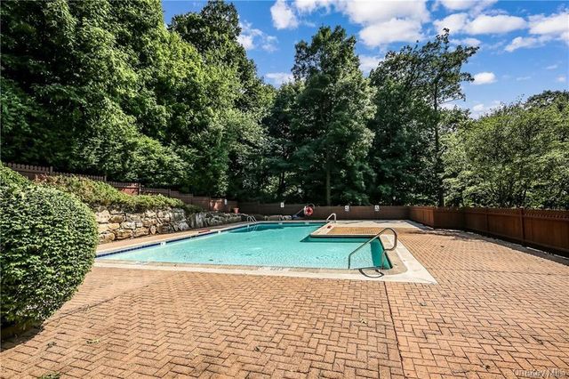 39 Foxwood Circle, Mount Kisco, NY 10549