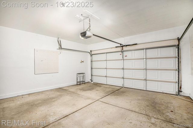 15511 Huntcliff Drive, Macomb Township, MI 48044