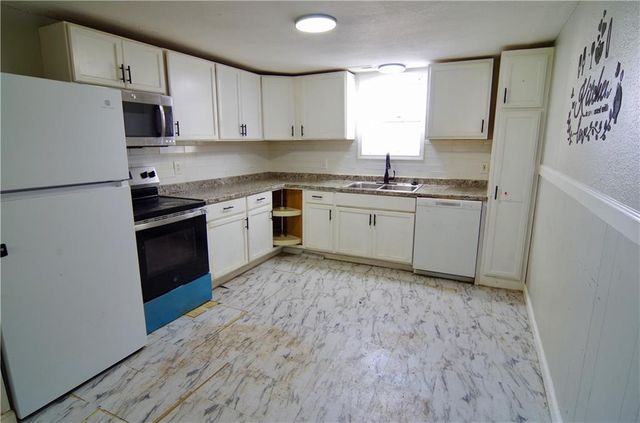 8302 E 93RD Terrace, Kansas City, MO 64138