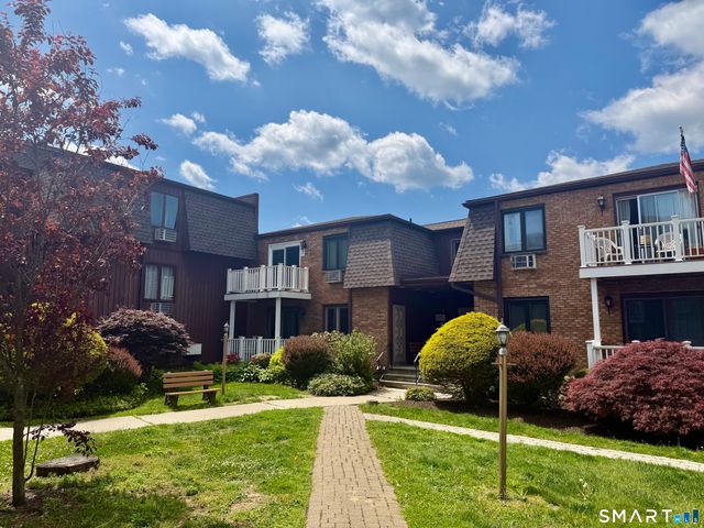 136 Deer Hill Avenue C31, Danbury, CT 06810