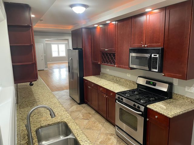 6234 N Sacramento Avenue 2, Chicago, IL 60659