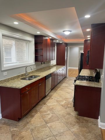 6234 N Sacramento Avenue 2, Chicago, IL 60659