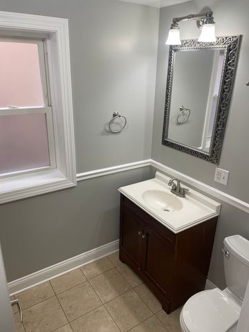 6234 N Sacramento Avenue 2, Chicago, IL 60659