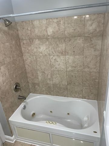 6234 N Sacramento Avenue 2, Chicago, IL 60659