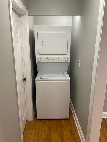 6234 N Sacramento Avenue 2, Chicago, IL 60659